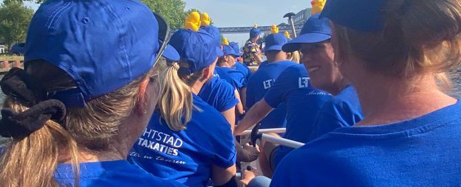 lichtstad bij drakenboodfestival