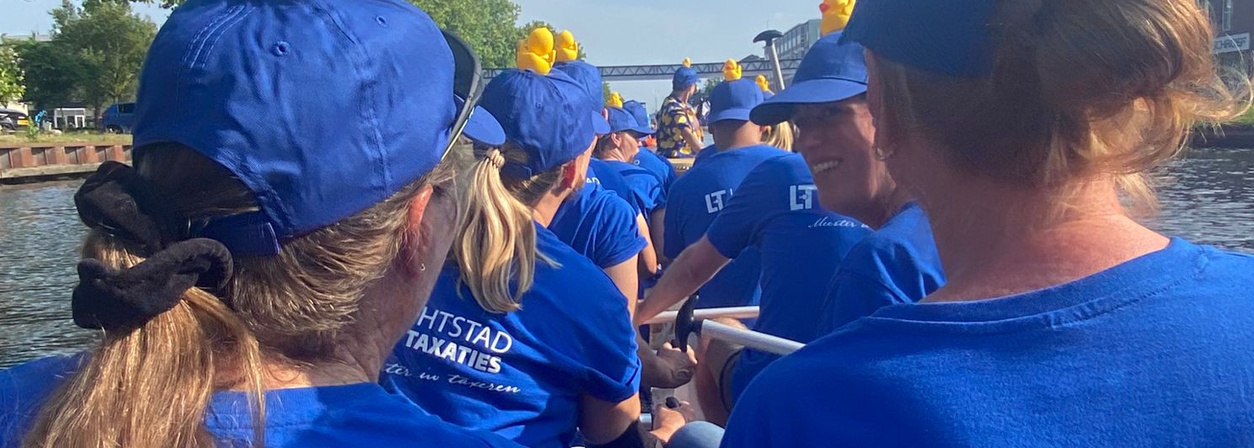 lichtstad bij drakenboodfestival